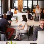 Economistas alertan: La IA eliminará millones de empleos globales