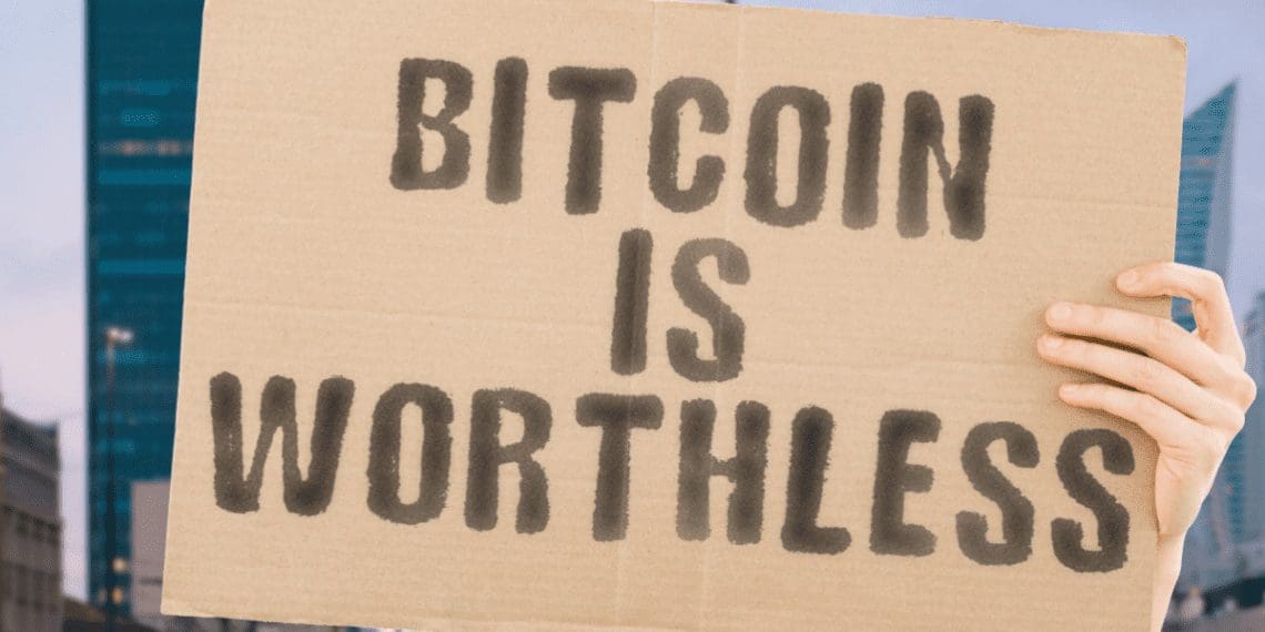 Bitcoin ni es una moneda, ni tiene valor, dice un profesor de economía