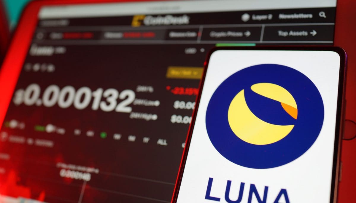 Terra recibe histórica multa de miles de millones tras colapso de LUNA