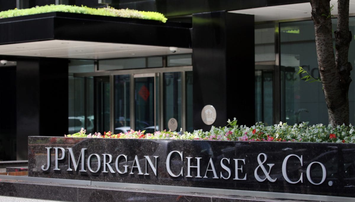 Hoe grote financiële spelers als JPMorgan en Blackrock crypto omarmen Cómo grandes firmas como JPMorgan y Blackrock están adoptando cryptos