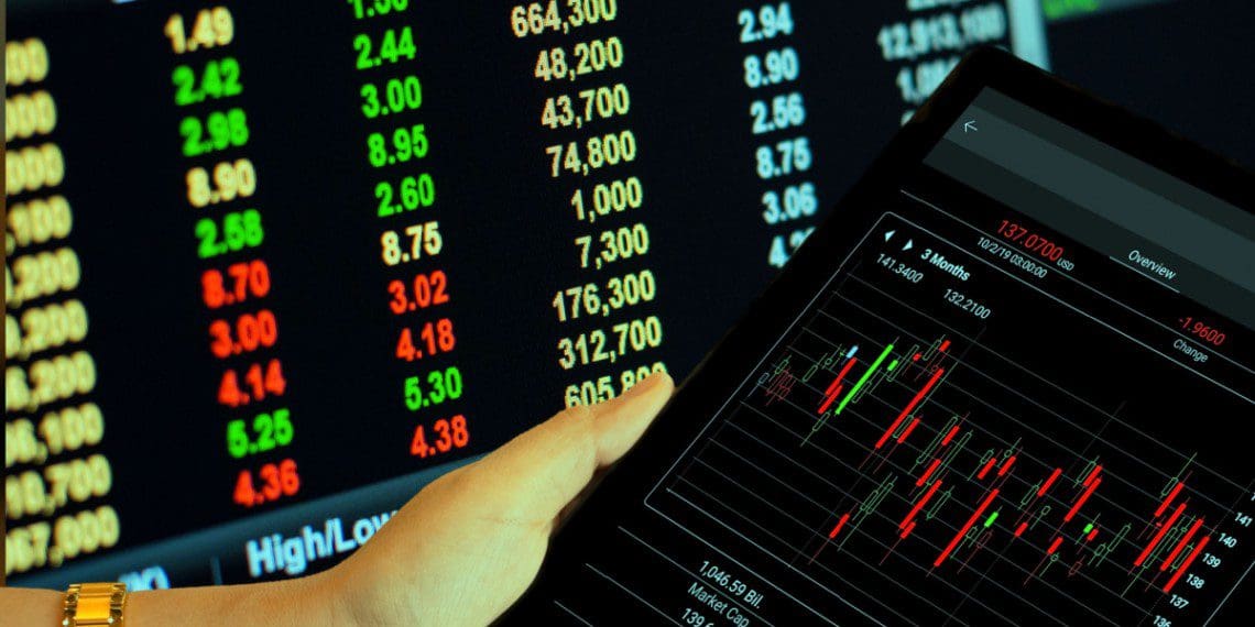 Shutterstock_1529064731-1140×570-1 Mejor inversión: ¿Bitcoin, XRP o acciones del S&P 500?