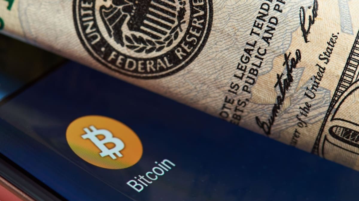 Trump furioso: El banco central se opone totalmente a él, malo para Bitcoin