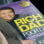 Autor de bestsellers predice desplome bursátil: «Bitcoin explotará»