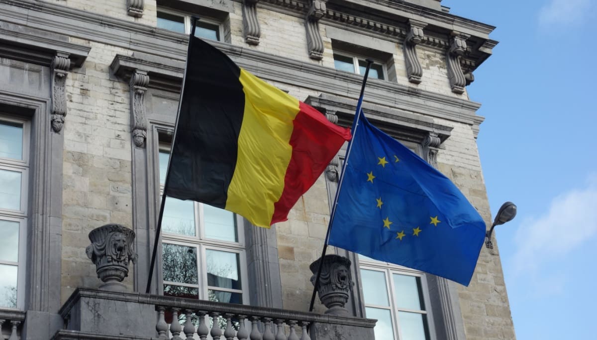 Un político belga invierte su sueldo en bitcoin y gana a lo grande