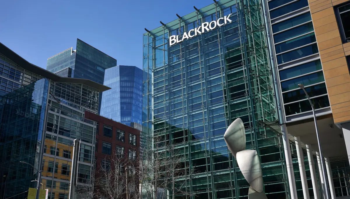 Bitcoin-ETF-race_-nieuwe-kandidaat-BlackRock-zet-stap-vooruit Carrera por el ETF de Bitcoin: nuevo candidato, BlackRock avanza