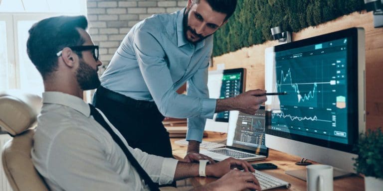 Crypto-trader-1140×570-1-768×384-1 Análisis: Cómo las cryptos podrían ahorrar billones a la economía