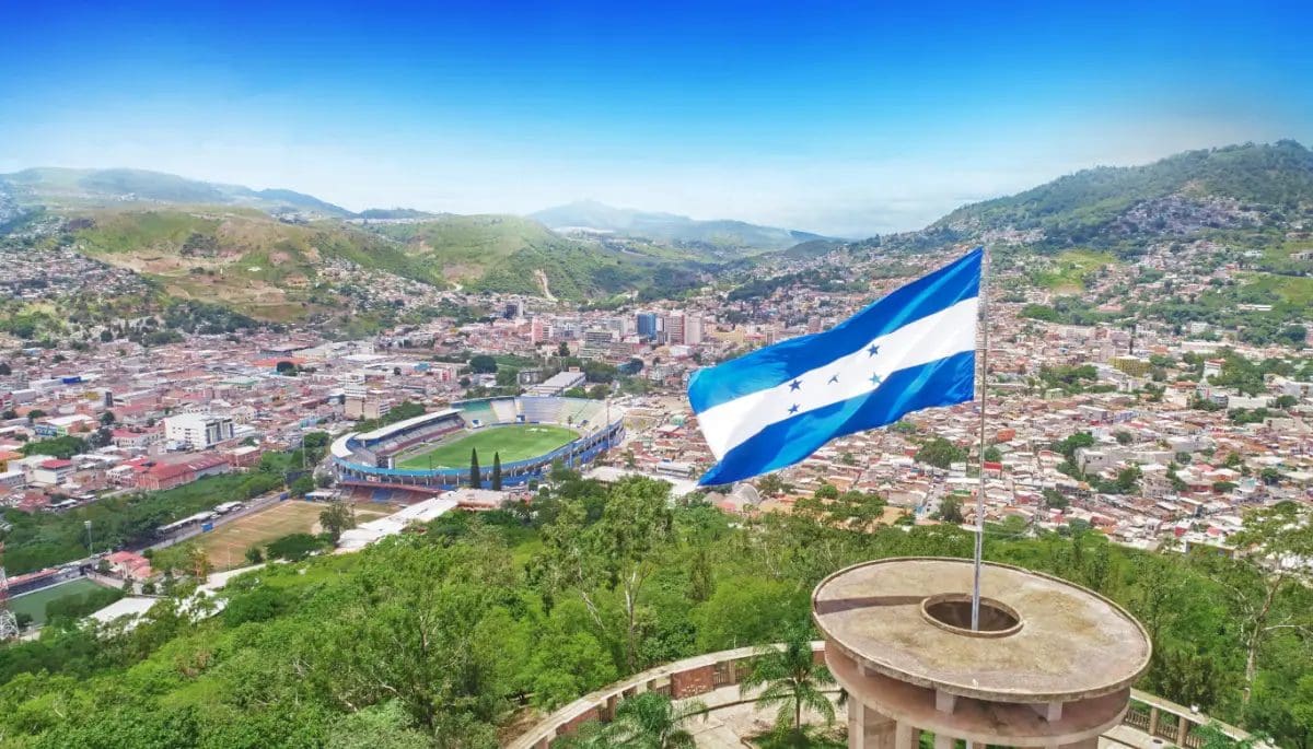 Honduras prohíbe a los bancos trabajar con criptomonedas