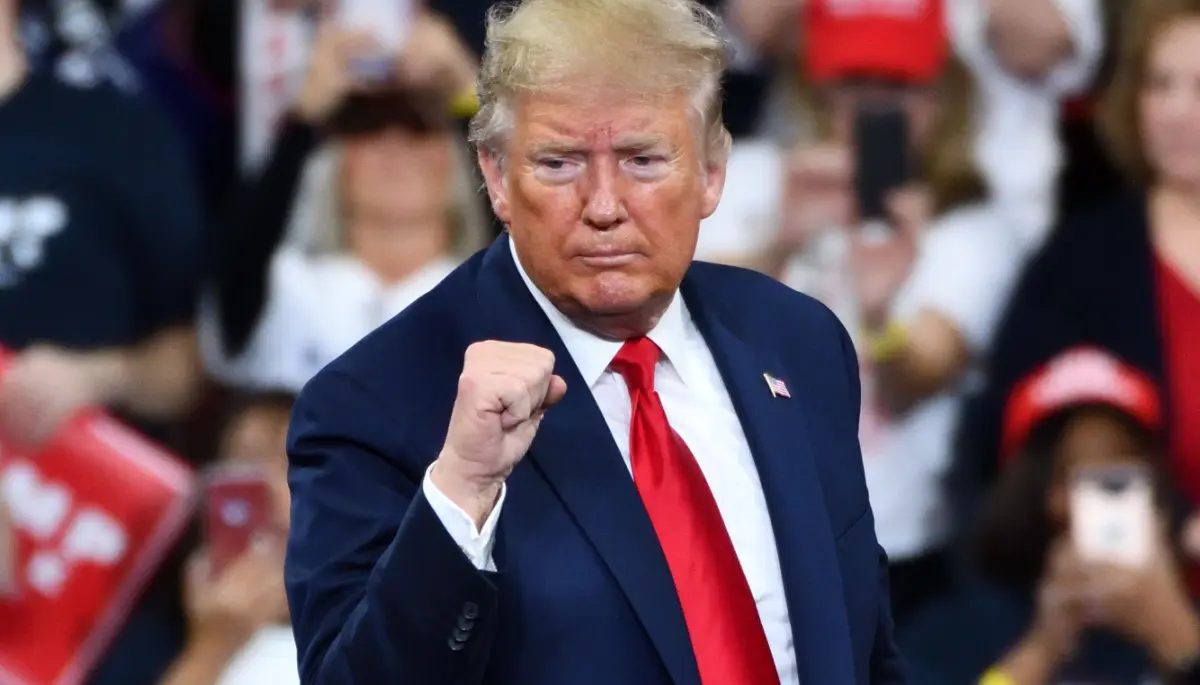 Shutterstock_1585235176 Criptoactivos de Donald Trump alcanzan un hito impresionante