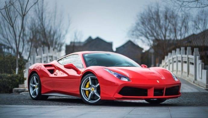 Shutterstock_506920045-690×394-1 ¿Comprar un Ferrari con Bitcoin? Pronto será una realidad