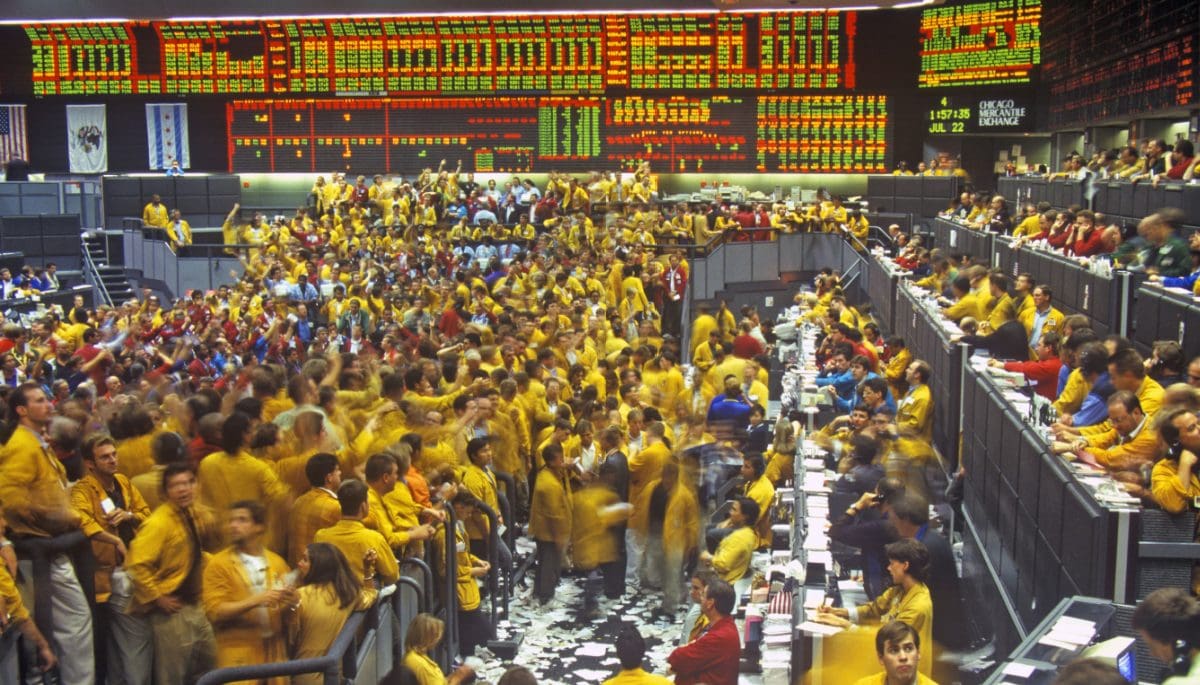 beurs-handelaren-3-2 Los ETFs de Bitcoin experimentan grandes oscilaciones y nuevos récords