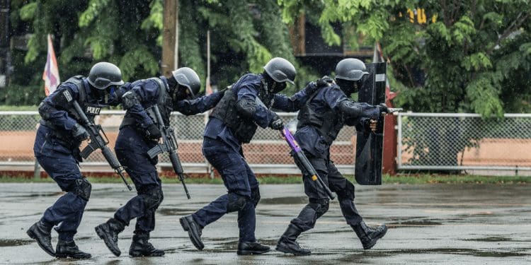 commando-750×375-1
