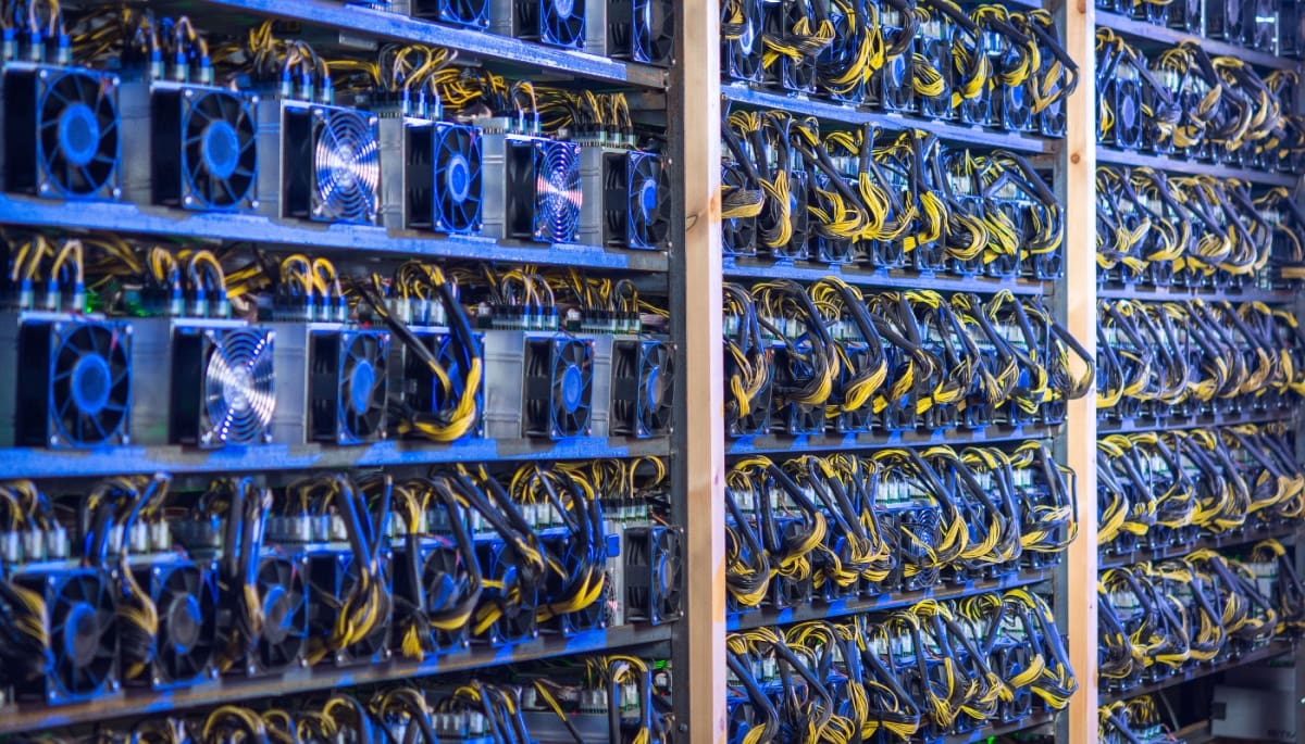 Efectos del halving de BTC: ingresos de grandes mineras caen casi 50%