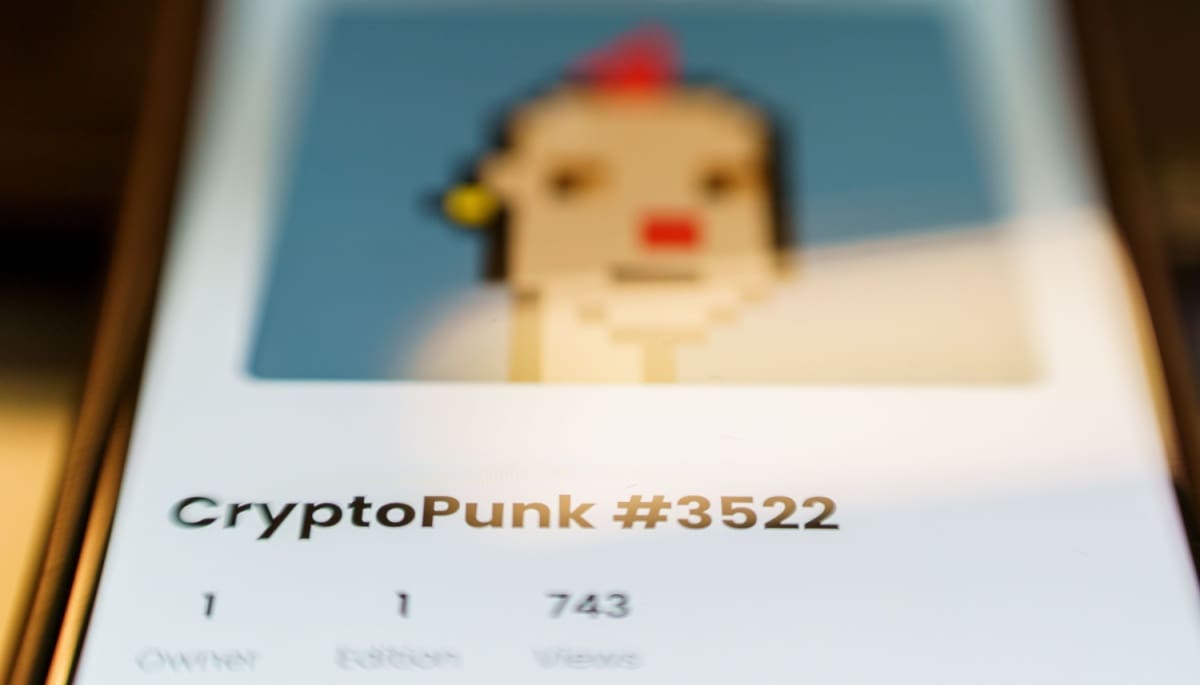 'CryptoPunk' vendido por 12,4 millones de dólares, uno de los NFT más caros de la historia