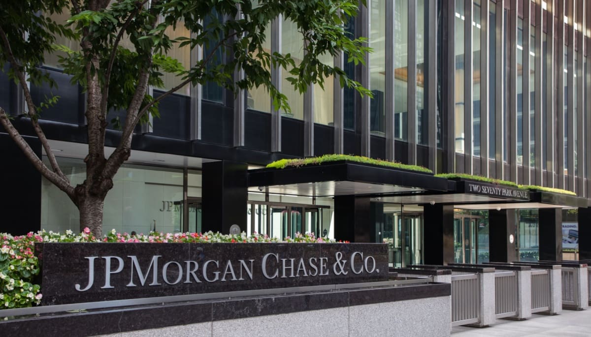 El megabanco JPMorgan prevé una caída del Bitcoin tras reducirse a la mitad