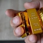 Precio del oro vuelve a batir récord: inversores en BTC huyen al mercado del oro