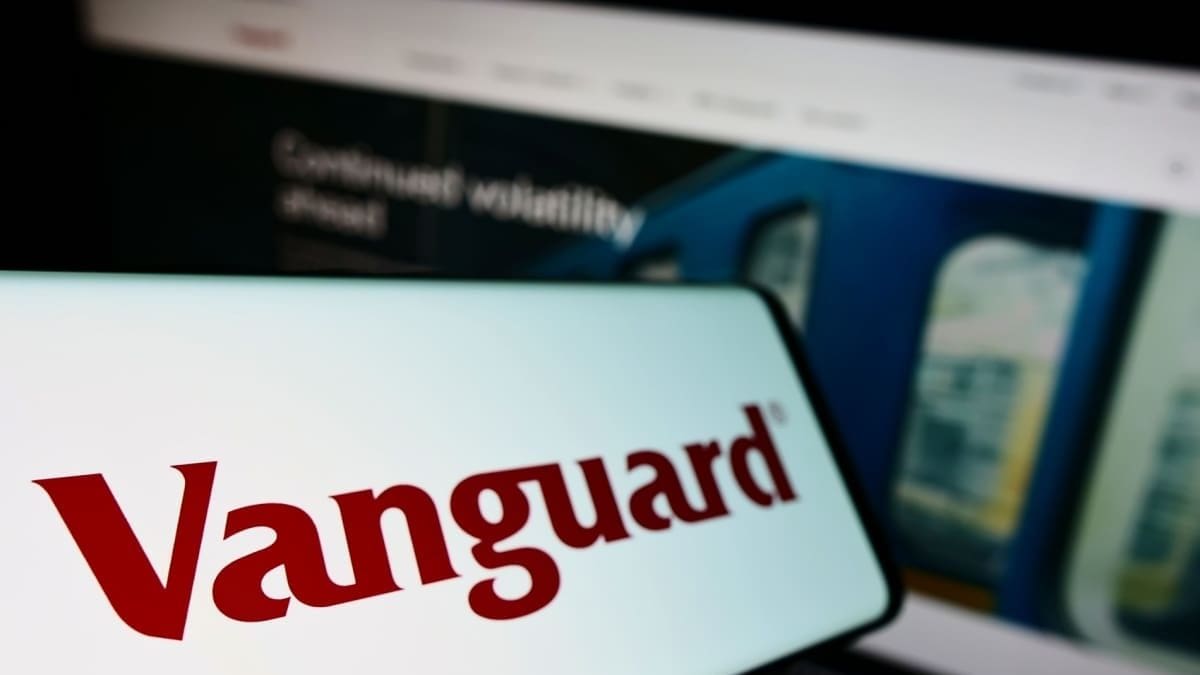 Bitcoin es solo “un juguete”, pero Vanguard aun así da luz verde