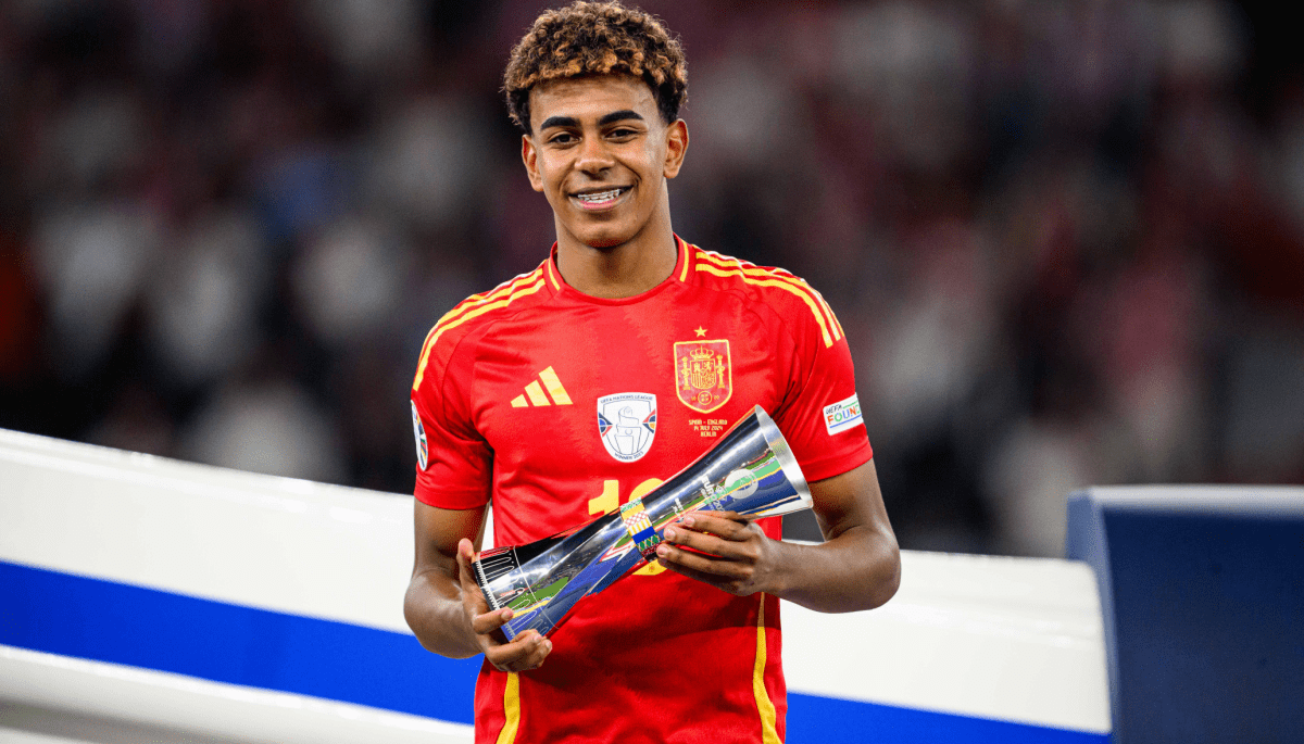 Lamine Yamal celebra la victoria de España en la Eurocopa con su misteriosa novia