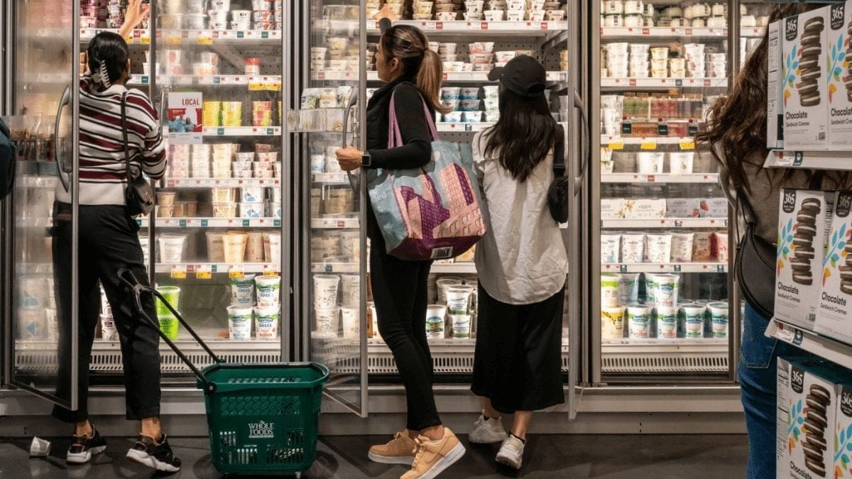 Confianza del consumidor en EE. UU. se hunde a mínimos por la guerra