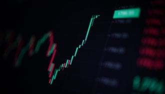 La acción de Nvidia explota: sorprende pese al temor a una “burbuja de IA”