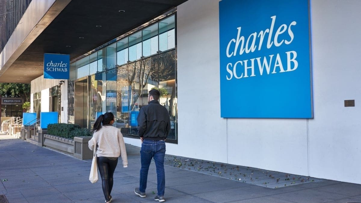 Charles Schwab lanza la compra directa de Bitcoin y Ethereum para sus clientes