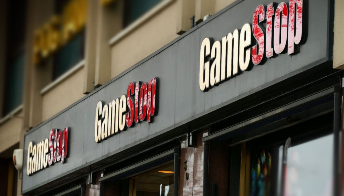 CEO de GameStop compra acciones tras anuncio vinculado a Bitcoin