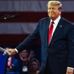 ¿El equipo detrás de la memecoin TRUMP acaba de vender $50 millones?
