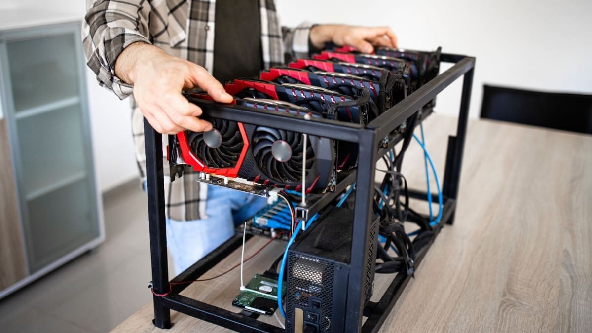 Un solo minero de Bitcoin gana casi €300.000 en una hora Un solo minero de Bitcoin gana casi €300.000 en una hora