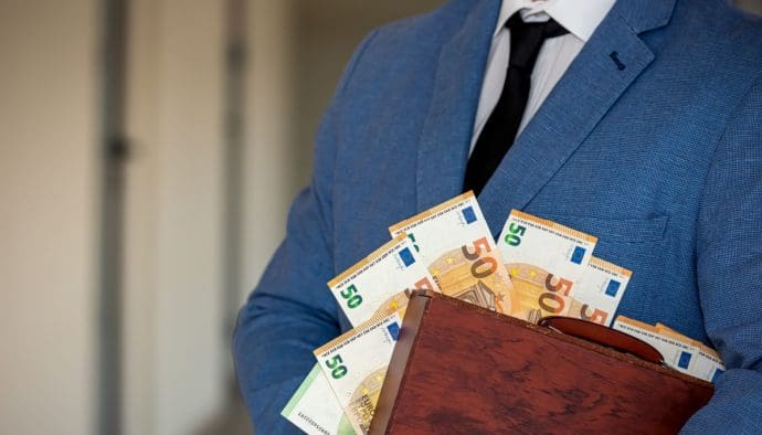 Binance suspende a trabajador tras acusaciones de uso de información privilegiada