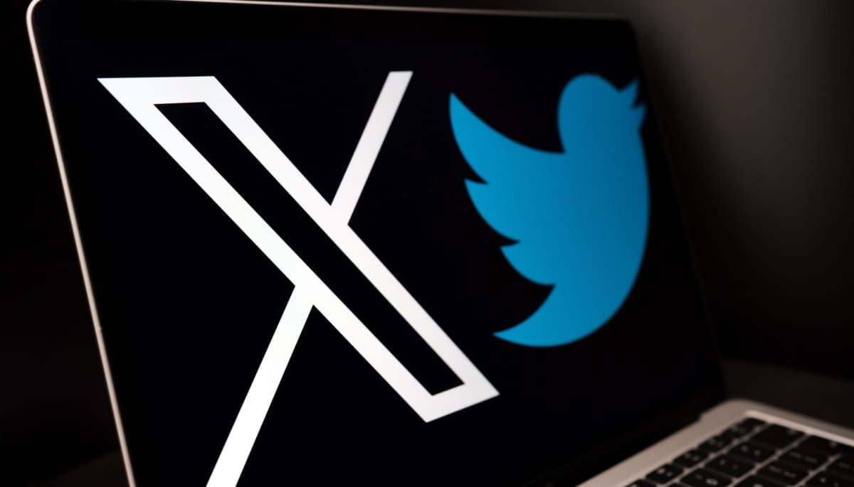 El icónico pájaro de Twitter de 250 kg 'Larry' se subasta por miles