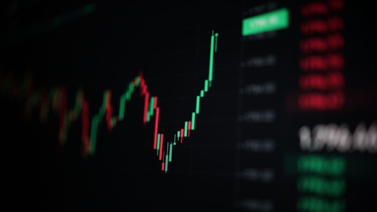 Bitcoin comienza bien el octubre, pero otras criptomonedas se tambalean