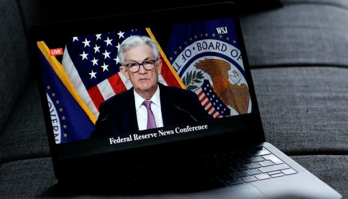 ¿Qué hará el precio del Bitcoin si Trump despide al banco central?