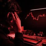 Manipulación en el mercado de criptomonedas: cómo las ballenas se aprovechan de tu pánico