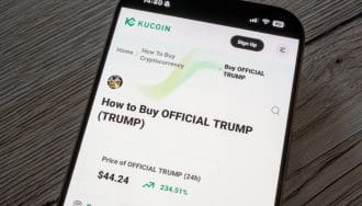 La memecoin de Trump se dispara tras hablar de vida extraterrestre