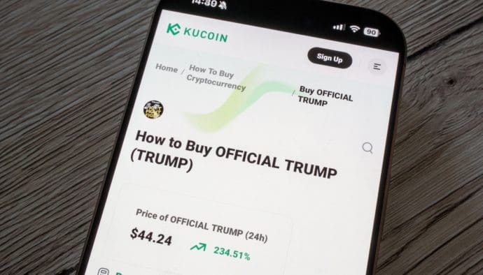 Een afbeelding van de memecoin_cryptomunt_altcoin official Trump (TRUMP) op cryptobeurs KuCoin, met daarbij een groene prijs