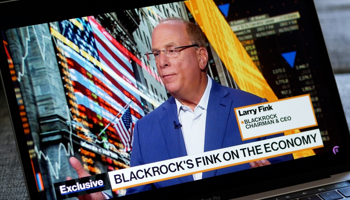 Larry Fink (BlackRock): Bitcoin representa una amenaza para el dólar