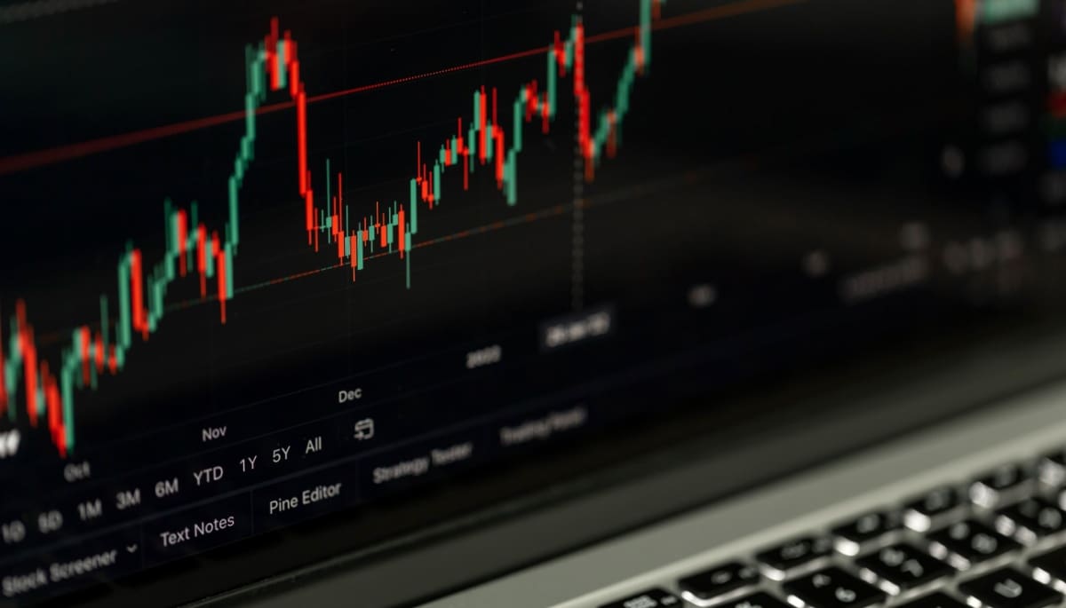 Bitcoin se estabiliza mientras Cardano, Dogecoin y SUI rompen resistencias