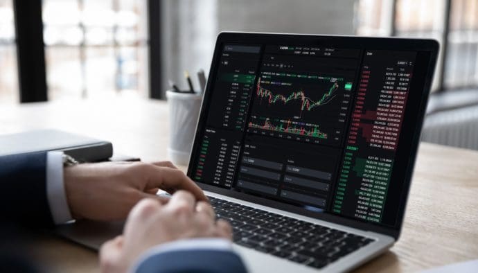 Dogecoin sube 8 % tras gran apuesta millonaria de un inversor