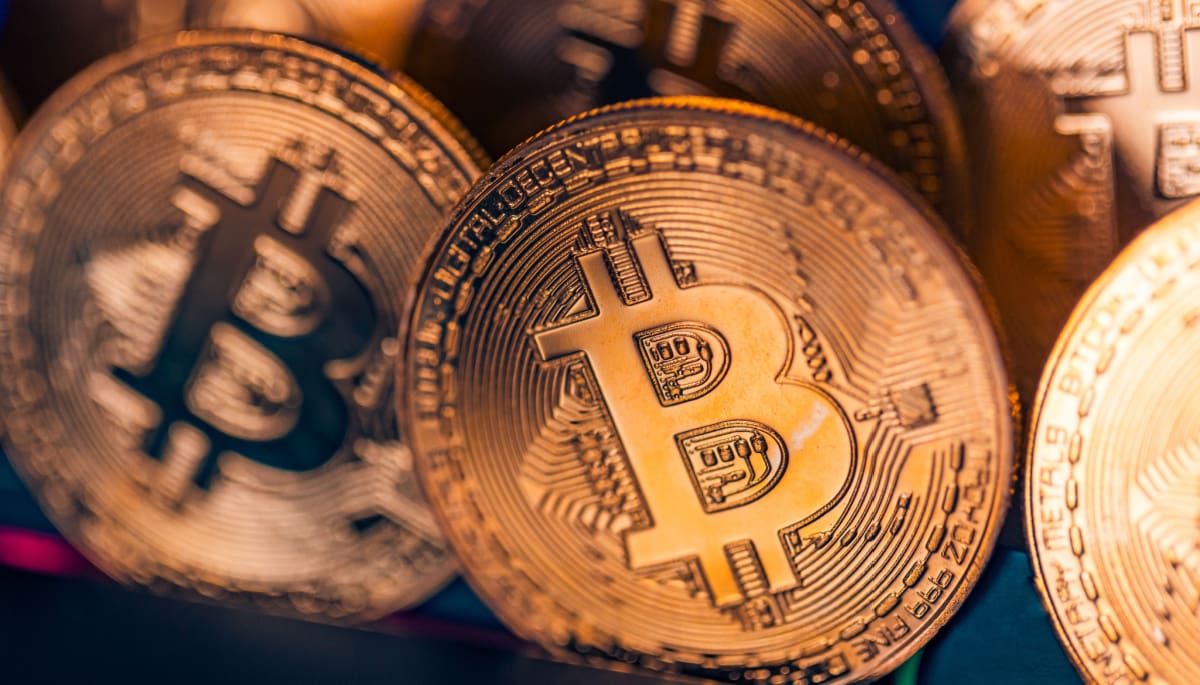Bitcoin sube mientras los mercados arden: ¿qué dicen los inversores?