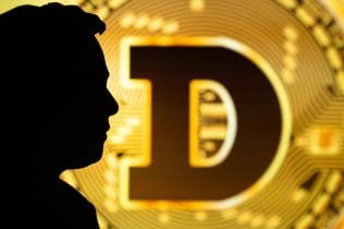 Dogecoin repite patrón de 2017 y analistas prevén rally alcista