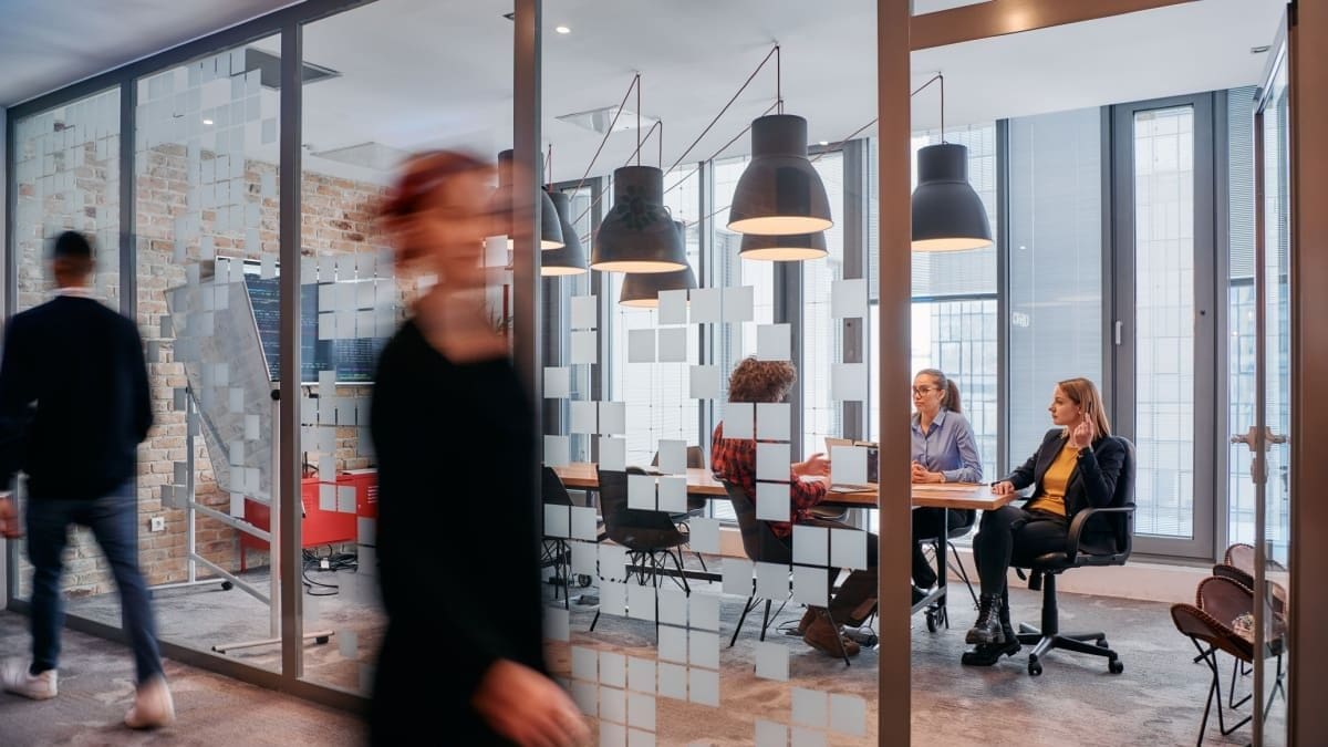 Cripto vs. IA: El sector se reinventa para frenar la fuga de capital