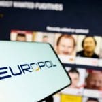 Criptomonedas, dinero en efectivo y armas: Europol desenmascara una red de blanqueo de capitales