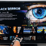 Black Mirror, el éxito de Netflix, lanza una criptomoneda: ¿dejarás que la IA siga tu vida?