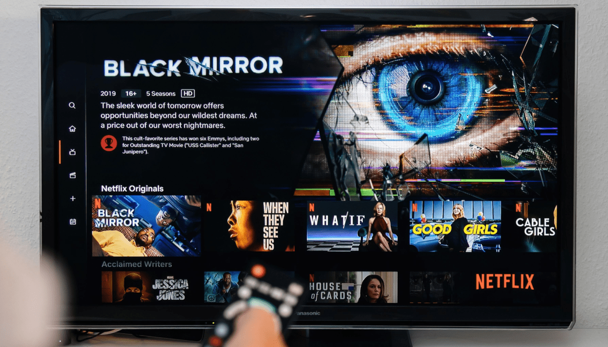 Black Mirror, el éxito de Netflix, lanza una criptomoneda: ¿dejarás que la IA siga tu vida?