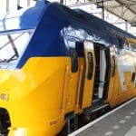 Hombre regala cerveza a todo un tren tras el récord del precio de BTC