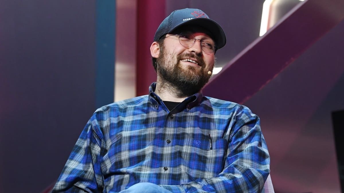 Fundador de Cardano, furioso: “Ethereum copia la tecnología de Cardano”