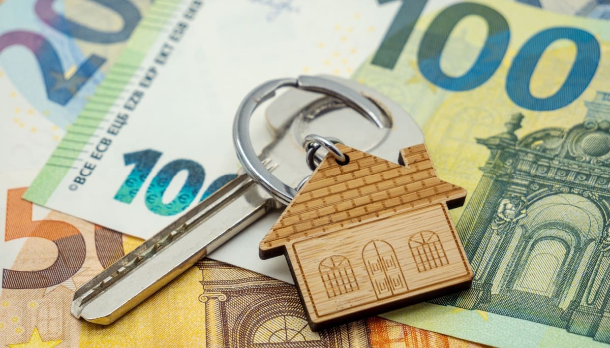 Un político británico compra una mansión tras recibir millones en cripto