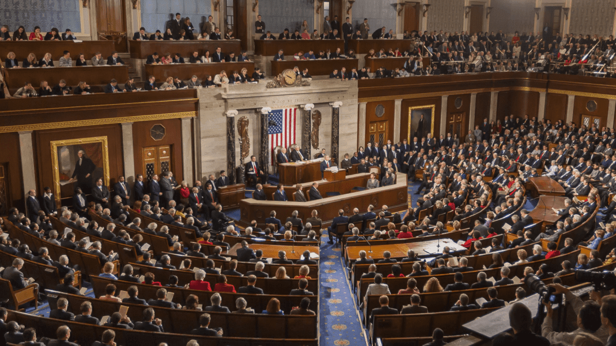 El precio de Bitcoin se desploma: esta noche habrá una votación clave en EE. UU.