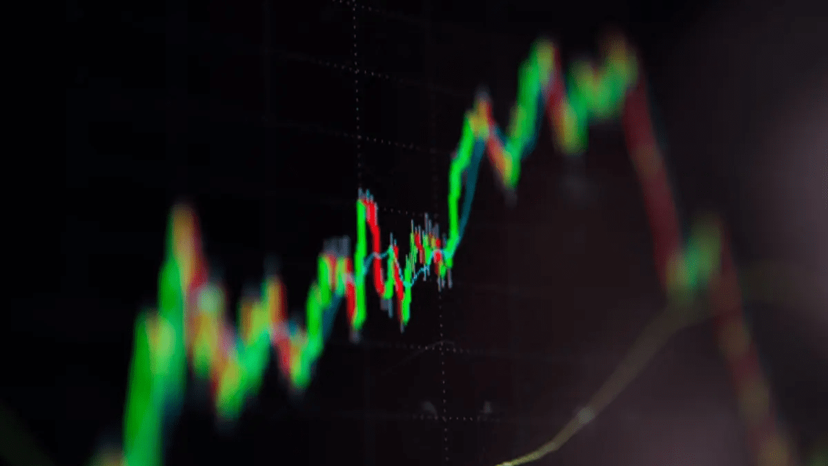 Analista advierte: bitcoin podría caer hasta 10.000 dólares