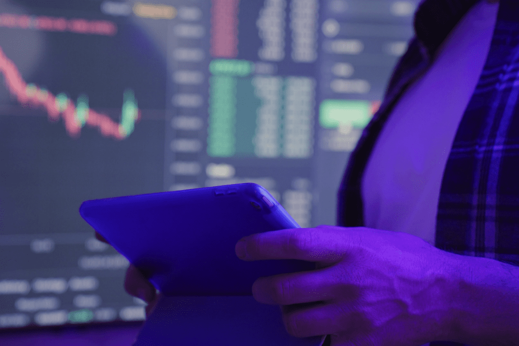 Los inversores están comprando discretamente estas 3 criptomonedas