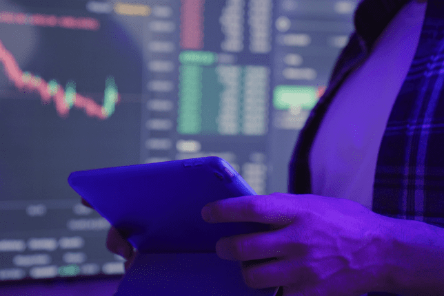 Los inversores están comprando discretamente estas 3 criptomonedas